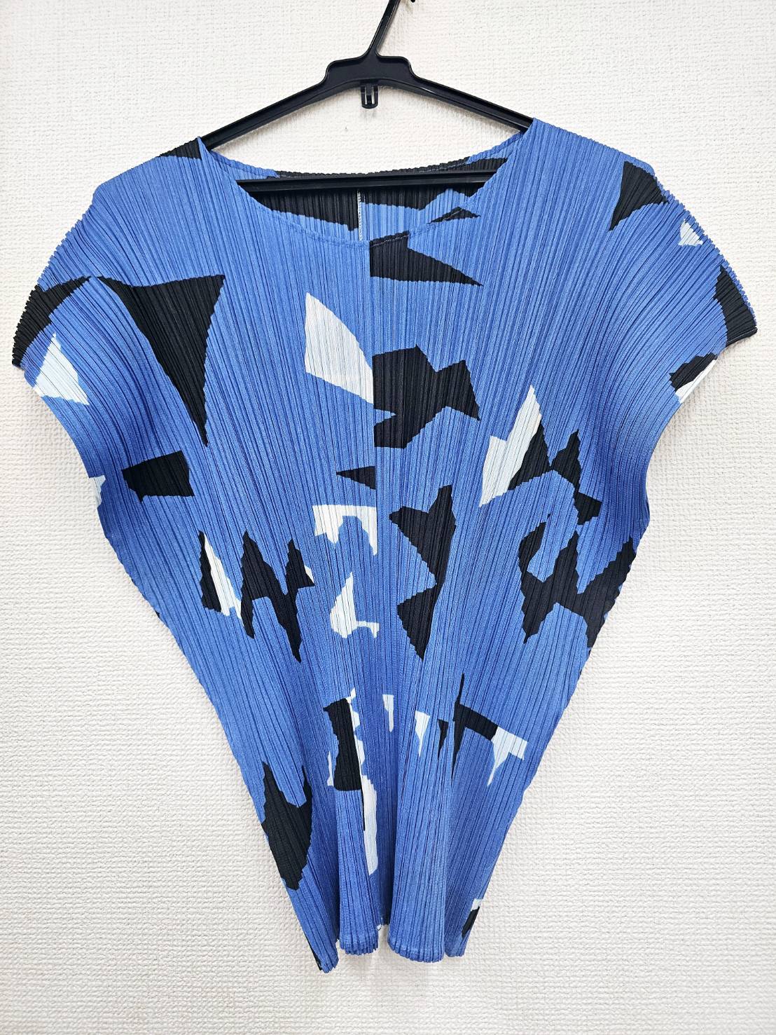 プリーツプリーズ（PLEATS PLEASE）人気ブランド洋服を買取強化中！